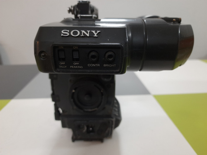 Sony DXC 537APK 3 CCD Hyper HAD - image #4