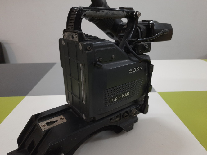Sony DXC 537APK 3 CCD Hyper HAD - image #3
