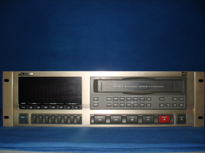 Alesis XT20 aDAT Type II  20 Bit digital audio recorder - image #2