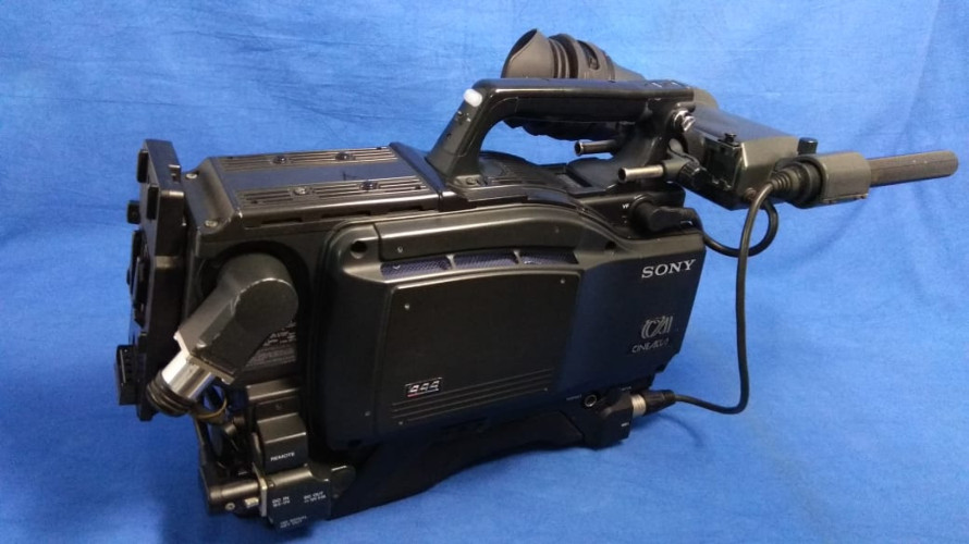 Sony HDC F950 camera - image #2