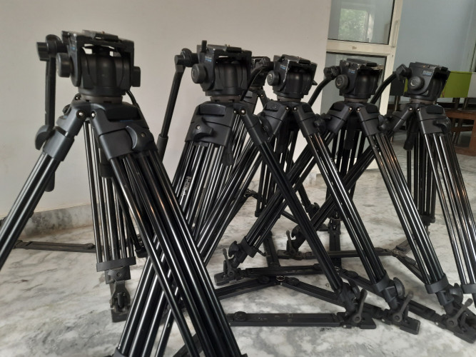 Vinten tripods and heads. Legs are marked as PT520 - image #5