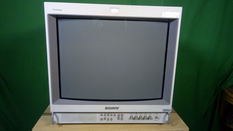 monitor PVM 20L2 MD/ST is a high resolution CRT monitor - image #1