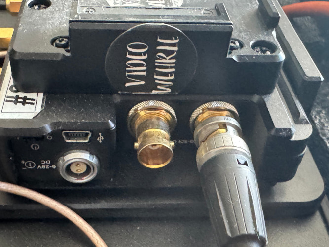 Teradek Bolt 3000 XT Receiver incl High Gain Panel Antenna in case - image #4