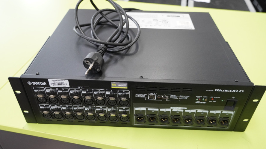 Yamaha RIO1608-D Stagebox - image #1