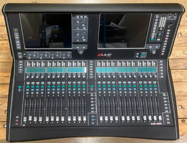 Allen & Heath dLIVE C3500 24 Fader 96kHz Mix Surface - image #1