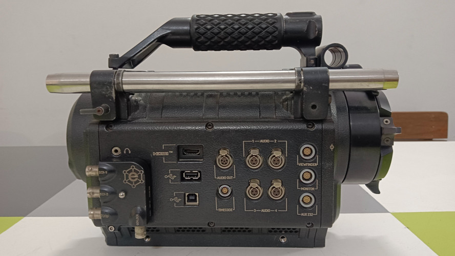 Red ONE professional film and broadcast camera with 4K recording - image #4