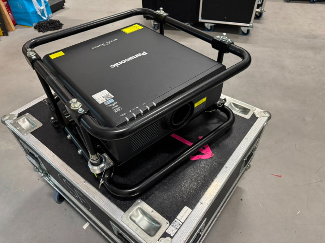 Panasonic PT-RZ970 inkl. Standard-Lens - image #3