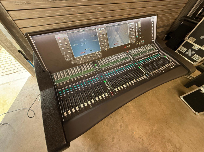 Allen & Heath dLive S7000 - image #1
