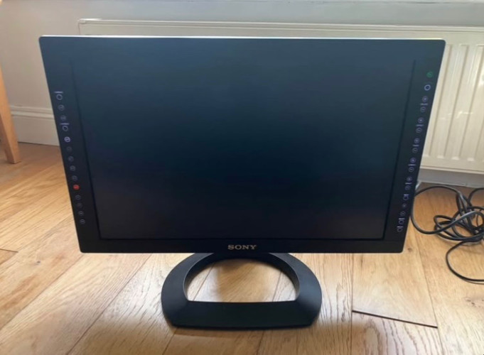 SONY LMD-2450W - image #1