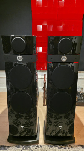 Focal Maestro Utopia Evo in Gloss Black with Crates - image #2