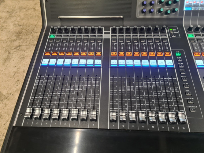 Yamaha CL5 Digital Console in Three-Piece Amptown Case – Incl Dockhouse and Under-Desk Racks - image #1