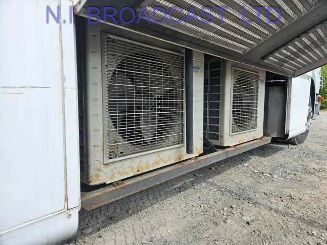 OB121 Mercedes 13ton 8-12camera HD / 3G truck with 17kva generator etc (26,000km ) - image #4