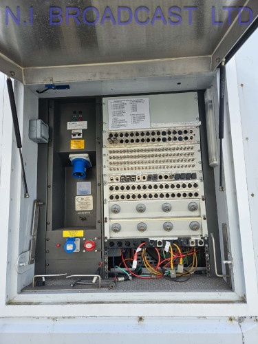 OB121 Mercedes 13ton 8-12camera HD / 3G truck with 17kva generator etc (26,000km ) - image #13