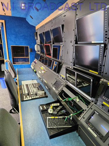 OB121 Mercedes 13ton 8-12camera HD / 3G truck with 17kva generator etc (26,000km ) - image #3