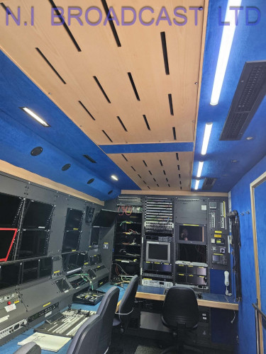 OB121 Mercedes 13ton 8-12camera HD / 3G truck with 17kva generator etc (26,000km ) - image #9