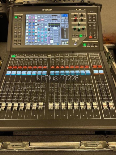 Yamaha QL1 Digital Mixing Console with Flight Case - image #1