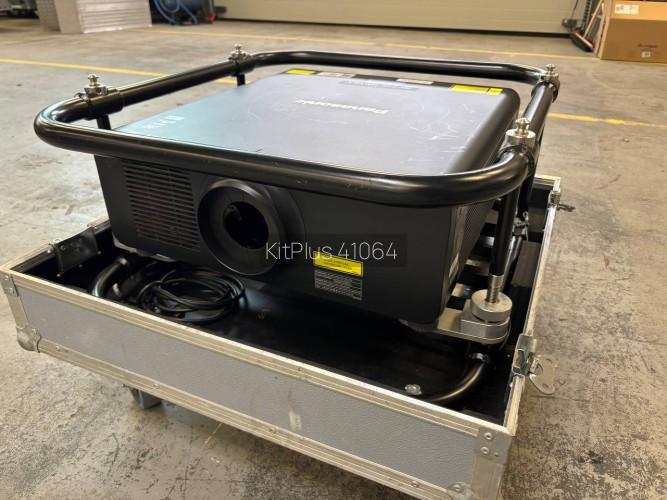 Panasonic PT RZ 770 - image #1