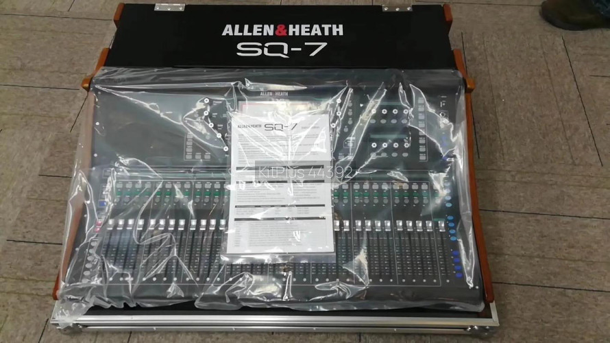 Allen & Heath SQ‑7 Digital Mixing Console (with Flight Case) - image #4