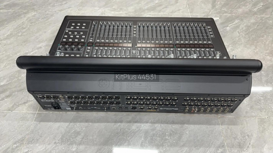 Midas M32 Digital Mixing Console - image #3