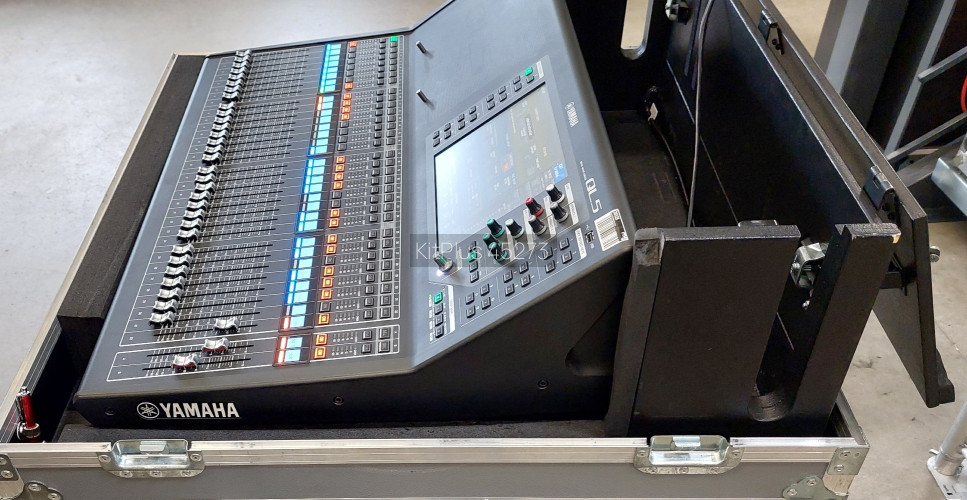 Yamaha QL5 Console - image #1