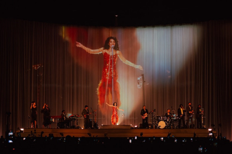 FRAY Studio and Disguise Drive Cinematic Live Camera Projection for Olivia Dean